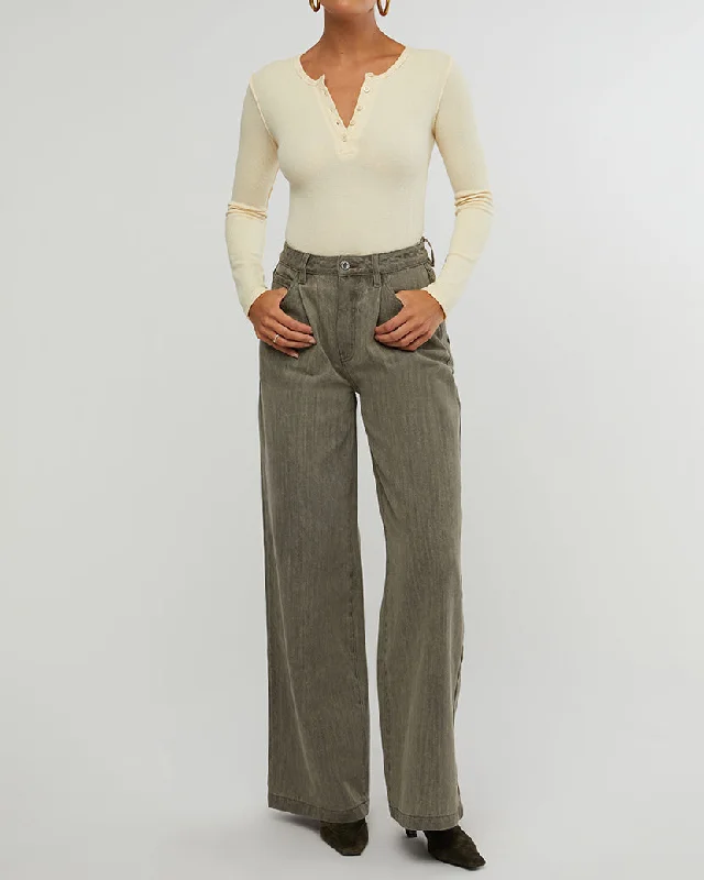 Trendy Sweatpants for Fashion-Forward Comfort-High Rise Pleated Wide Leg Pants